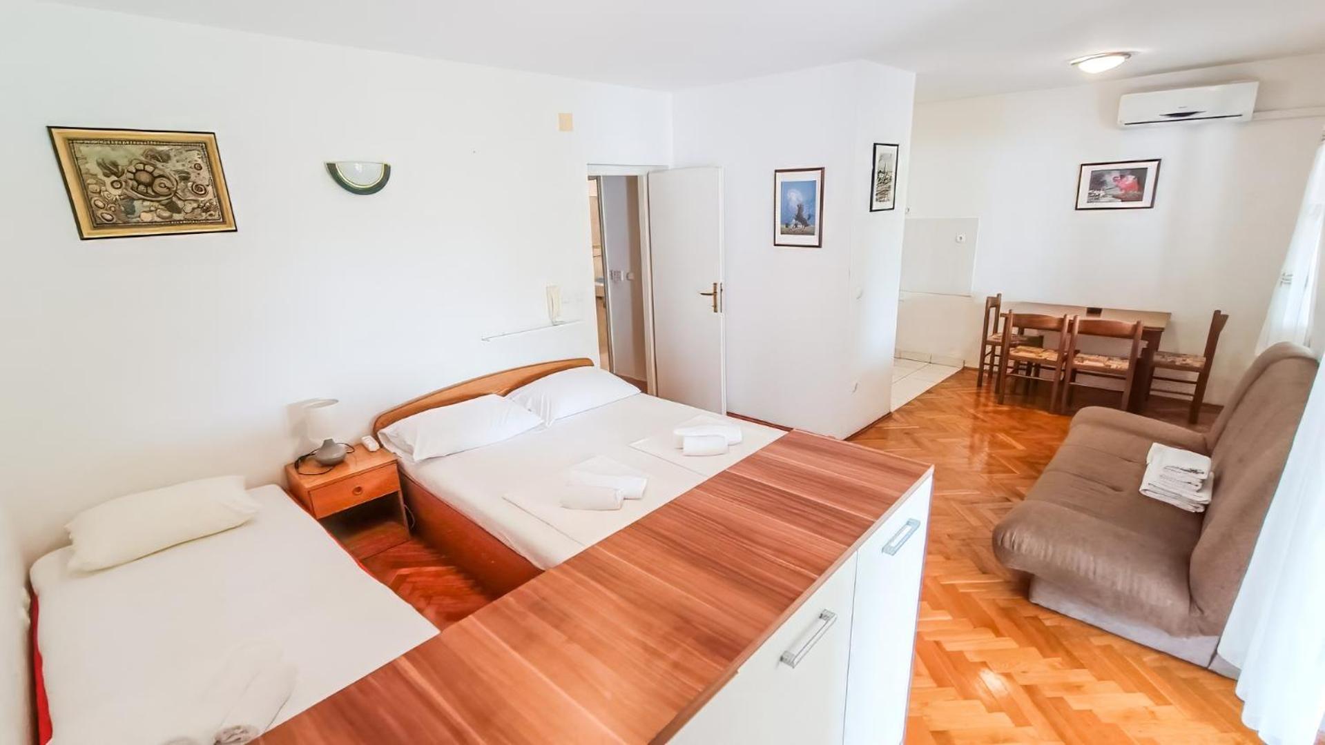 Huanita Apartment *
